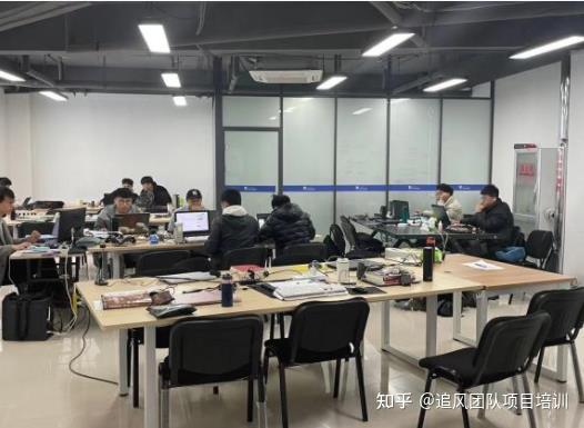家用閑置電腦掛機實現(xiàn)日入500+的軟件研發(fā)路徑解析